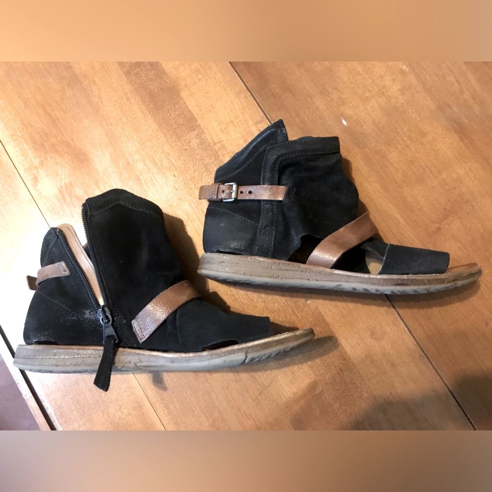 Women’s Black and Brown Open-Toe Sandal Boots - Picture 9 of 9